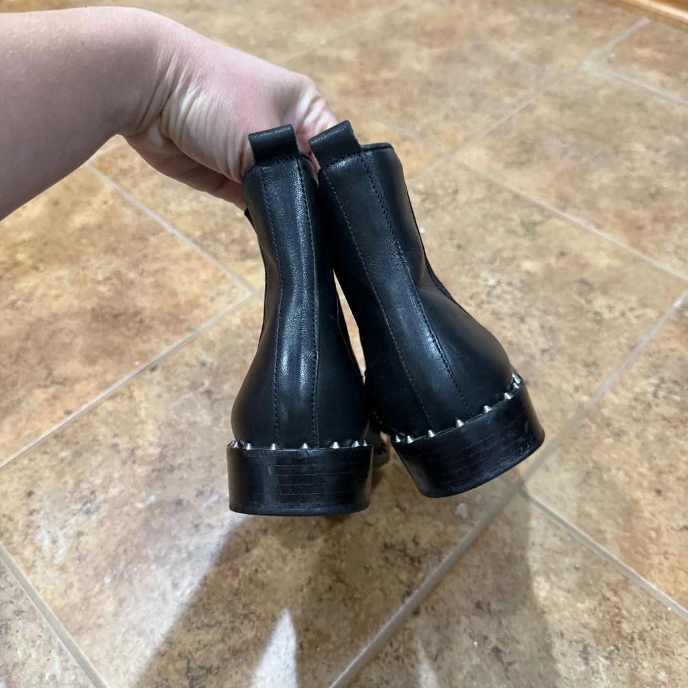Schutz Shabba Black Leather Studded Chelsea Ankle Boots Women 8 B Low Heel